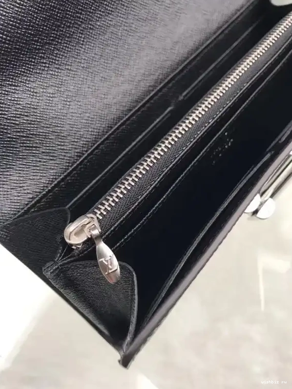 WIS Wallet Louis Twist Vuitton 0603